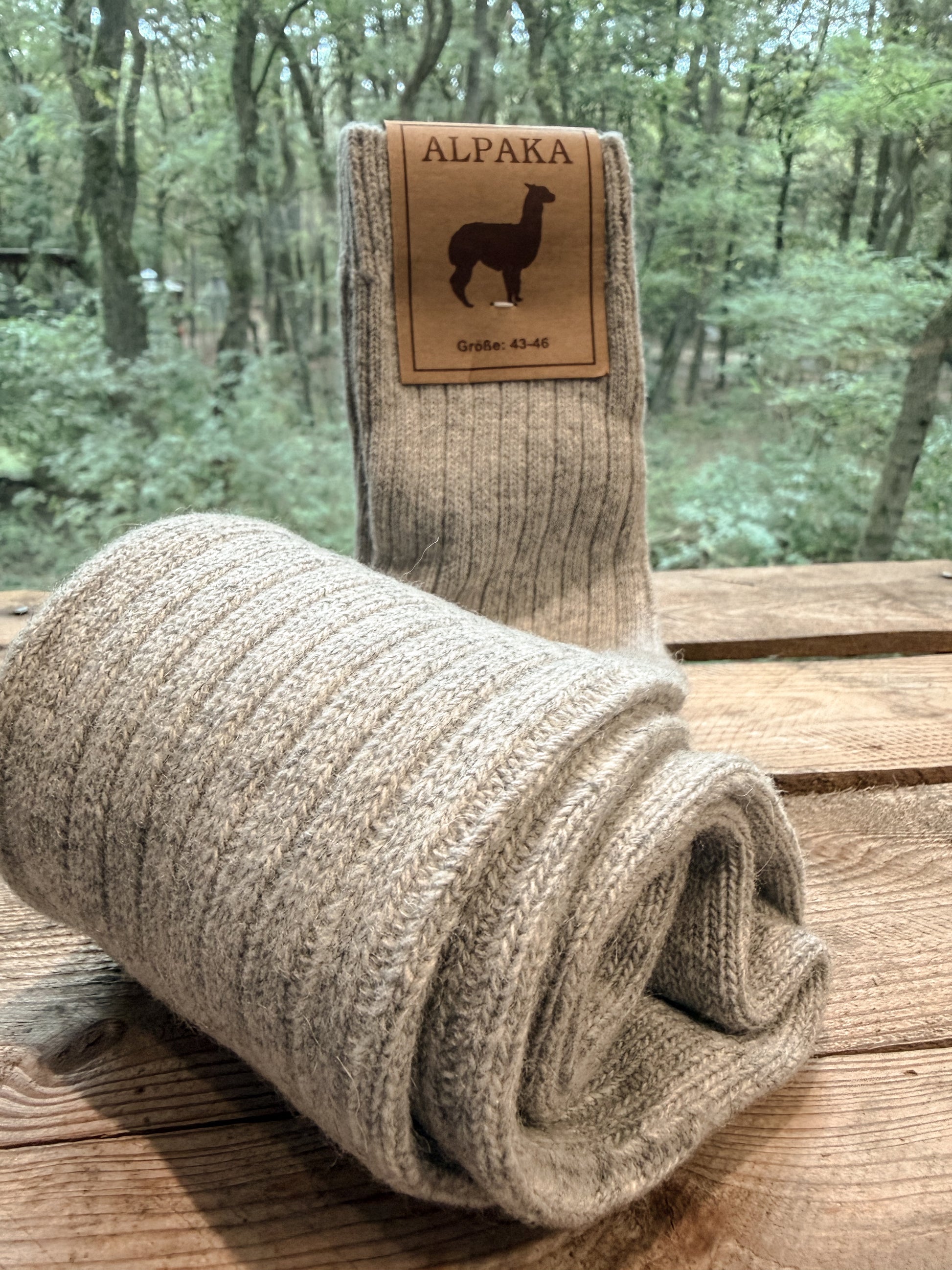 Hellgraue Alpaka Kniestrümpfe aus 92 Prozent Alpakawolle