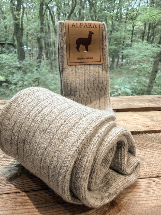 Hellgraue Alpaka Kniestrümpfe aus 92 Prozent Alpakawolle